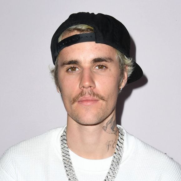 Justin Bieber se envolveu em nova briga com paparazzi nos últimos dias.