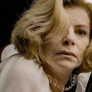 Odete Roitman (Débora Bloch) escapou de atentado mas morre assassinada na novela 'Vale Tudo' em 6 de outubro de 2025, segunda-feira