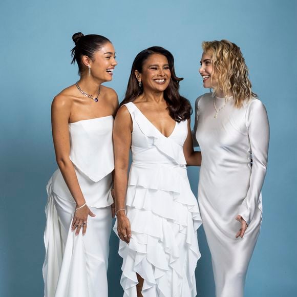 Branco dominou os looks de Sophie Charlotte, Dira Paes e Leticia Colin para cantar com Roberto Carlos