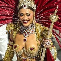 Juliana Paes segue em negociações para ficar na Viradouro no Carnaval 2027 em meio a impasse na escola campeã de 2026