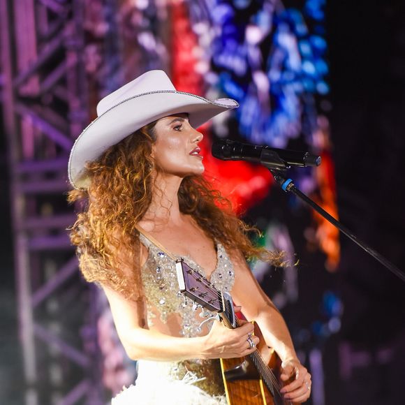 Paula Fernandes revelou que faz tratamento em um centro especializado em dor de cabeça, localizado em São Paulo, o Headache Center Brasil
