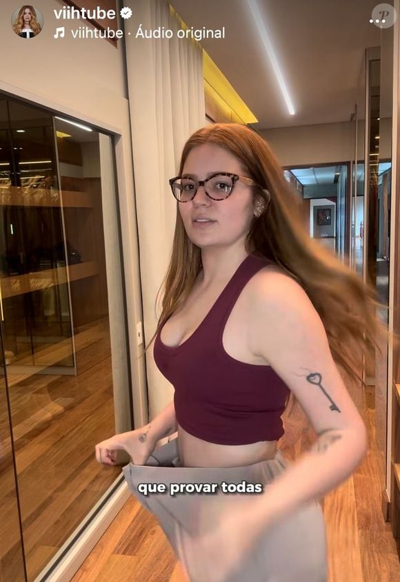"No início, não me incomodavam, mas durante a gravidez do Ravi, apareceram bastante na barriga e passaram a me incomodar. Com certeza isso afetava minha autoestima, minha energia", relatou. Viih Tube