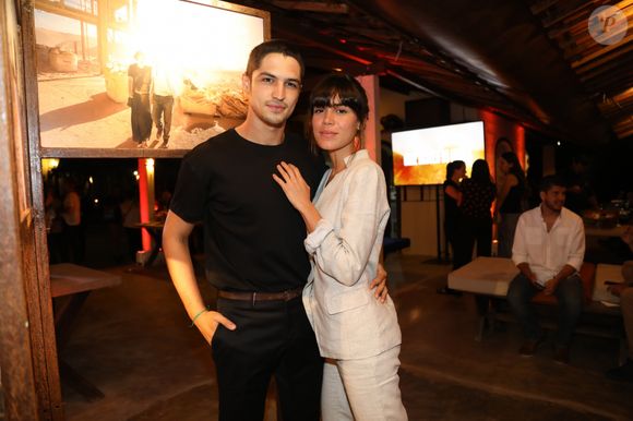 A atriz Carla Salle e o músico Gabriel Leone compartilharam a felicidade da primeira gestação durante o lançamento da novela 'Guerreiros do Sol' celebrando o novo capítulo de suas vidas.