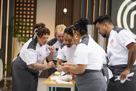 Quem saiu do MasterChef Profissionais? Prova do PF tem punição no cronômetro, sabores criticados e desabafo após eliminação