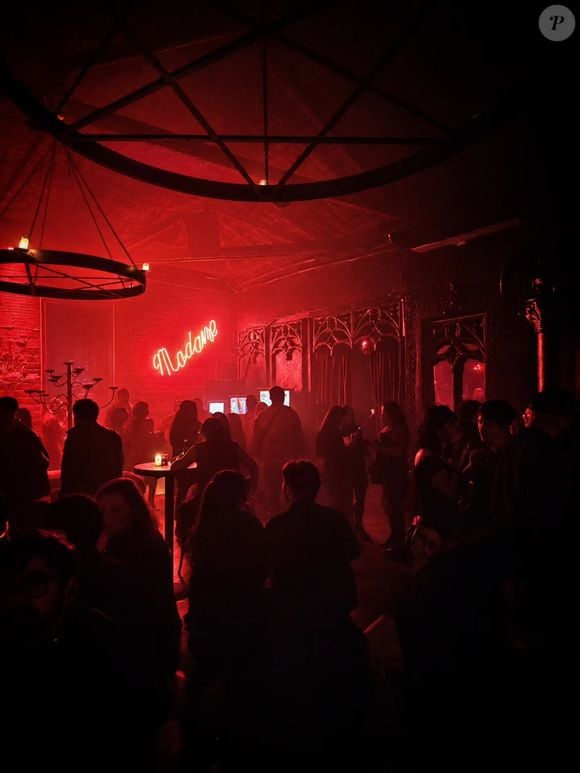 Daniel Vorcaro teria afirmado que adotaria um esquema de segurança para impedir fotos e vídeos durante a festa, com recolhimento de celulares na entrada e uma equipe responsável pelo controle dentro da boate, conforme relato da Piauí