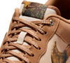 Com visual atemporal, pegada urbana e uma cor que foge do óbvio, o Nike Air Force 1 'alfajor' é aquele tipo de calçado que deixa o look de inverno instantaneamente mais elegante