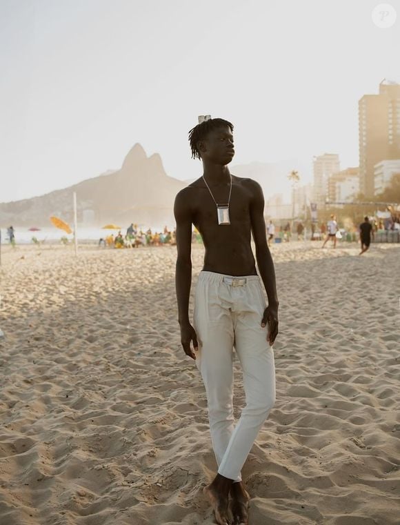Antes de entrar para o mundo da moda, Mouhamed Diop trabalhava nas areias de Ipanema, no Rio de Janeiro, vendendo carregadores portáteis e óculos de sol.
Em 2025, Mouhamed Diop ainda trabalhava como ambulante em Ipanema quando foi descoberto pelo agente de modelos Cléber Machado, da JOY Management