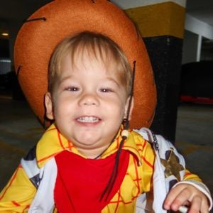 José Leonardo, filho de Virginia Fonseca, aparece fantasiado de Woody, personagem de ‘Toy Story’, com chapéu e colete de cowboy