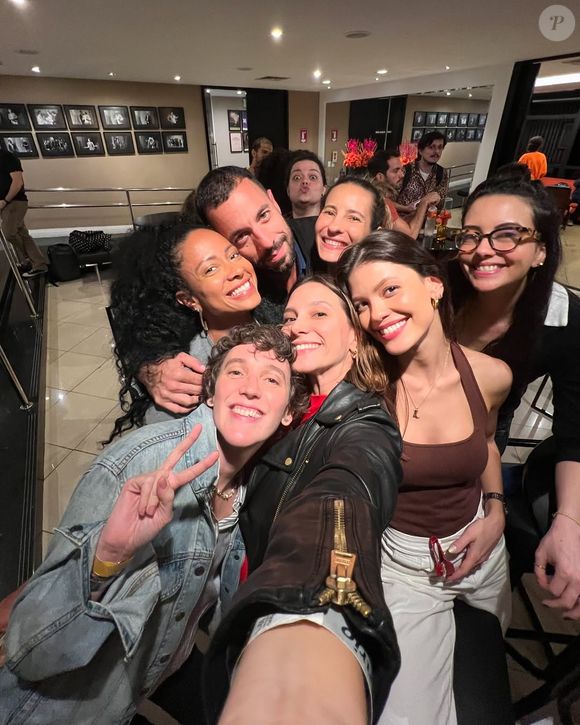 No início do relato, Lorena Comparato pontuou: 'Querida Vitória Strada, aqui é sua 'mãe', Lorena. Minha filha, ainda tô incrédula que você resolveu entrar no 'BBB', citou a famosa.