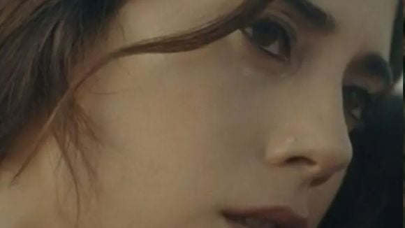 Em meio ao luto, Zeynep enfrenta dois golpes devastadores: lembrança dolorosa do passado e caixa misteriosa com objetos de Sinan; resumo do capítulo de sexta-feira (13/02) da novela 'Mãe'