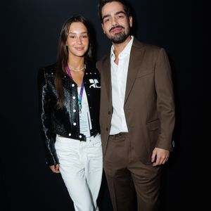 O apresentador João Silva, filho mais velho de Faustão, apareceu publicamente com a nova namorada durante o Teleton 2025, no SBT, em São Paulo.