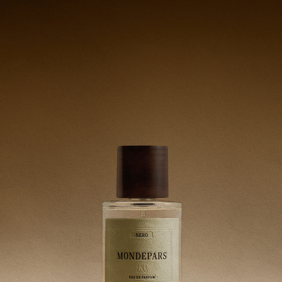 O frasco do Kyoto tem 100 ml, formato cilíndrico e tampa de madeira, seguindo a apresentação definida para o primeiro perfume da Mondepars, que estreia na perfumaria ao lado de Rosalee e NERO