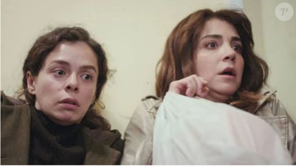 Momentos finais de 'Força de Mulher' têm Ceyda e Bahar tensas antes do casamento com Raif e Arif. As duas lembram os momentos que sofreram e se abraçam