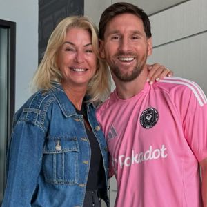 "Aqui estamos nós com minha irmã, meu cunhado, sobrinhos, filhos, todas as famílias se abraçando, chorando durante e depois da partida", confessou a mãe de Messi