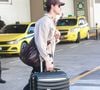 Namorado de Bruna Marquezine, Shawn Mendes desembarcou de novo no aeroporto do Galeão em 3 de abril de 2026