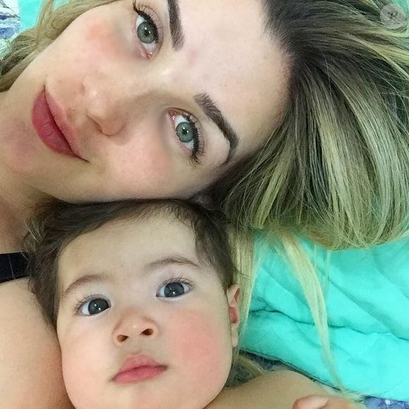 Aline Gotschalg encantou a web com os cliques de Lucca ainda bebê