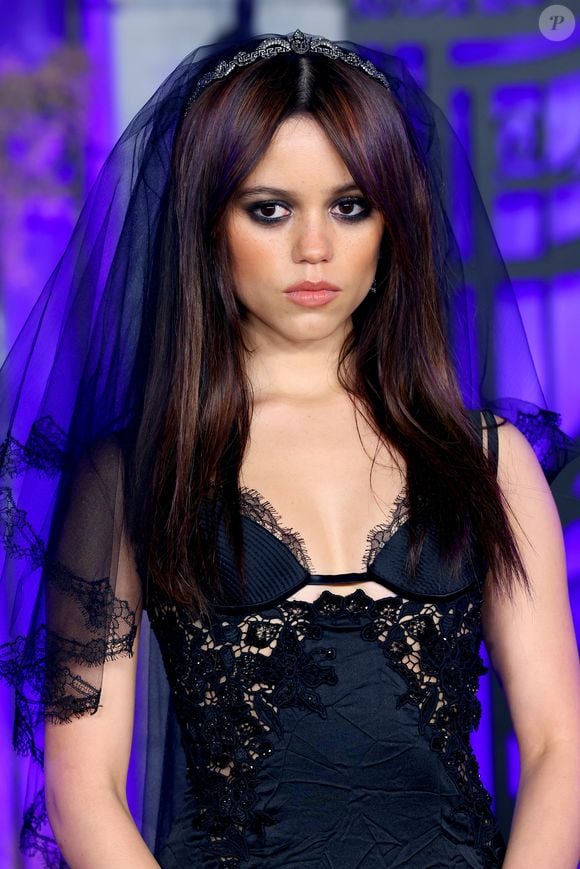 2022: na première de 'Wandinha', Jenna Ortega já encarnava a personagem em estilo e aparência