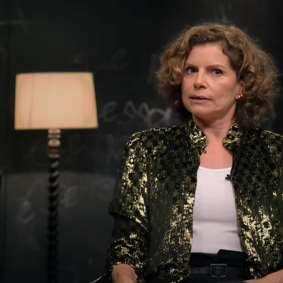 Debora Bloch revelou que o stalker em questão usava uma maleta clássica do filme 007