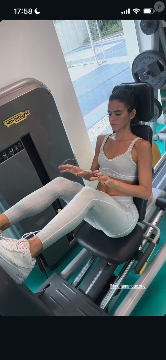 Bruna Marquezine aposta em exercícios de musculação para trabalhar glúteos, coxas e parte inferior do corpo
