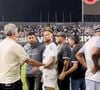 Neymar se envolve em discussão com torcedor após empate do Santos na Vila Belmiro e, depois, pede desculpas: 'Não farei mais isso'