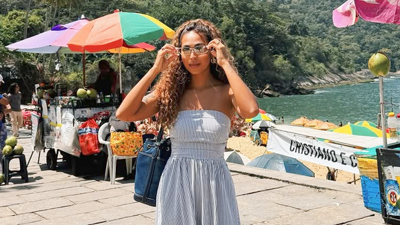 A Adidas desafia a Crocs com os tamancos mais populares deste verão: muito confortáveis ​​e personalizáveis