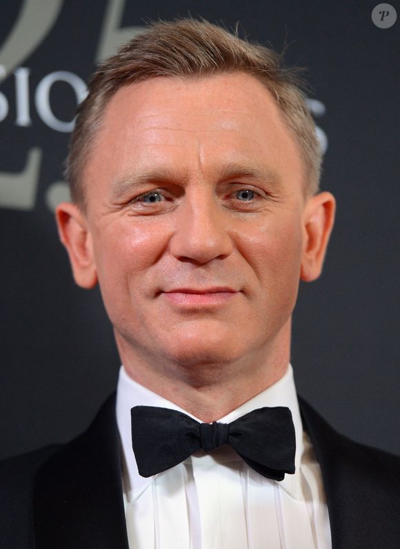 O eterno James Bond já classificou a ideia de herança como "detestável" e pretende doar sua fortuna de R$ 811 milhões antes de partir. "Não quero deixar uma grande quantidade de dinheiro para a próxima geração. Prefiro me livrar dela ou doar."