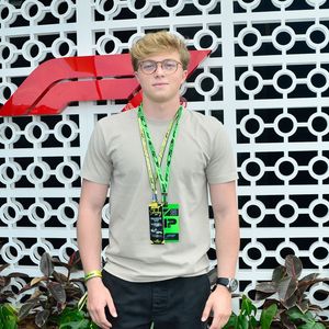 Atualmente com 18 anos, Benício Huck esteve presente na celebração e se divertiu muito
