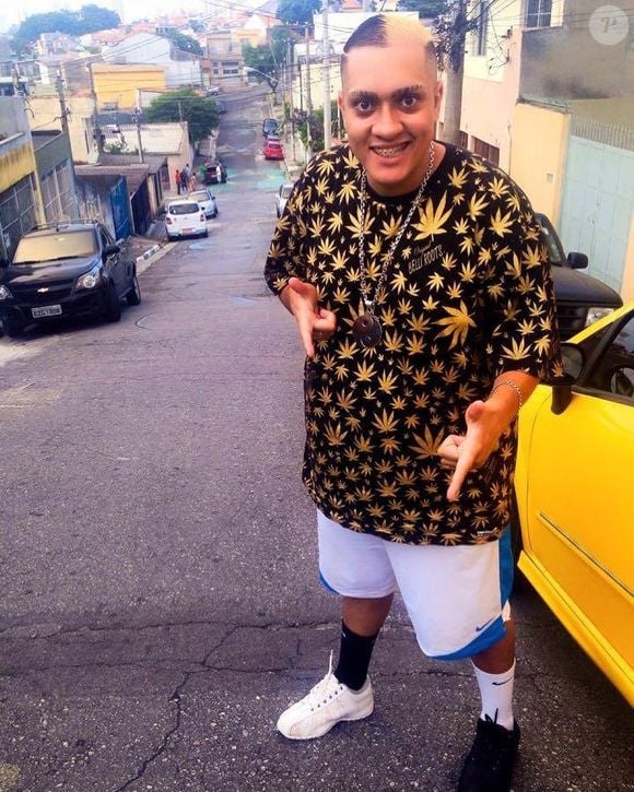 MC Binn, que veio a trocar o nome quase 10 anos depois, usava um cabelo metade preto e metade loiro descolorido