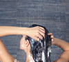 Erro comum na lavagem do cabelo acelera o ressecamento das pontas; veja como evitar