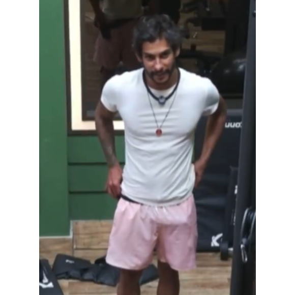 Cena quente na academia! Ator Shia Phoenix tem reação inesperada ao abraçar Michelle Barros e web vai à loucura com o flagra exibido pela Record TV