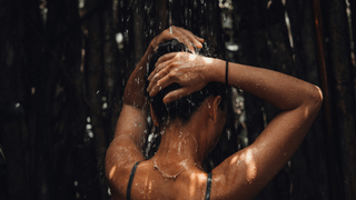 Se você toma banho à noite em vez de manhã, a Psicologia diz que você apresenta estas características