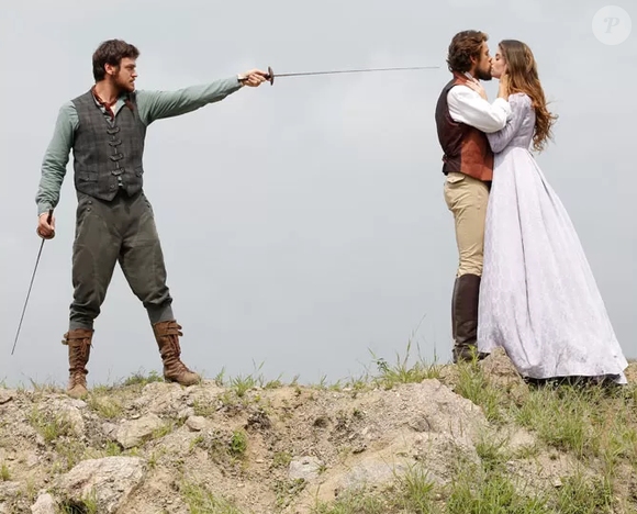 Pedro mata Melissa, e depois Lívia e Pedro em cena histórica da novela da Globo de 2015