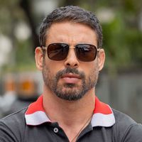 'Quando achava que não valia a pena...': aos 46 anos e 24 de carreira, Cauã Reymond encara seu maior desafio até hoje nos bastidores da TV com a série 'Jogada de Risco' no Globoplay