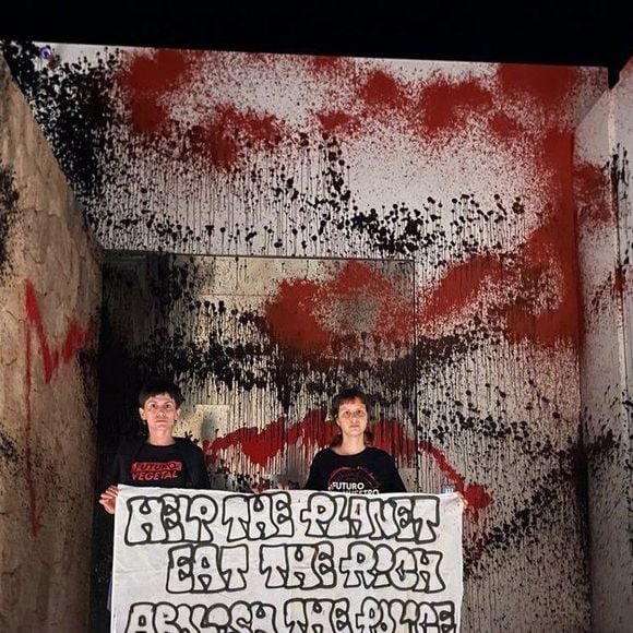 Mansão de Messi foi vandalizada