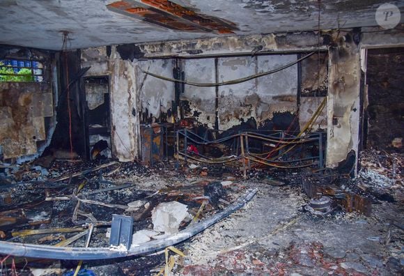 A casa onde residem Rogério Alves e Cláudia Baronesa, pais do cantor MC Gui, sofreu um incêndio de grandes proporções na manhã deste domingo (12)