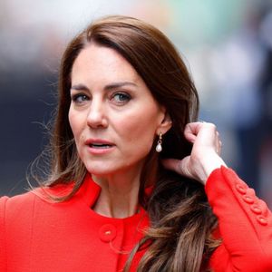 Aniversário de casamento com cabelo novo: Kate Middleton renova tom dos fios após anos e surge mais loira. Veja fotos!