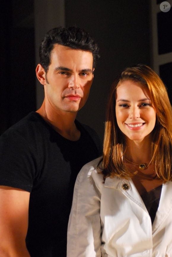 Já em 'Cama de Gato' (2009), Carmo Dalla Vecchia apareceu com o cabelo curto e porte de galã