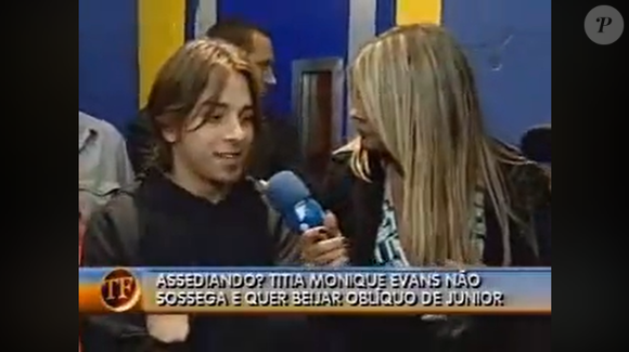 De acordo com a Revista Quem, a entrevista de Junior Lima e Monique Evans aconteceu em 2001, reunindo o então adolescente cantor e a apresentadora em uma conversa descontraída dentro de uma banheira