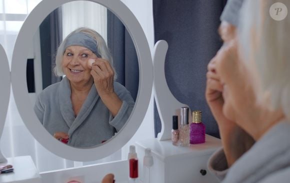 Veja 4 truques de maquiagem para peles maduras