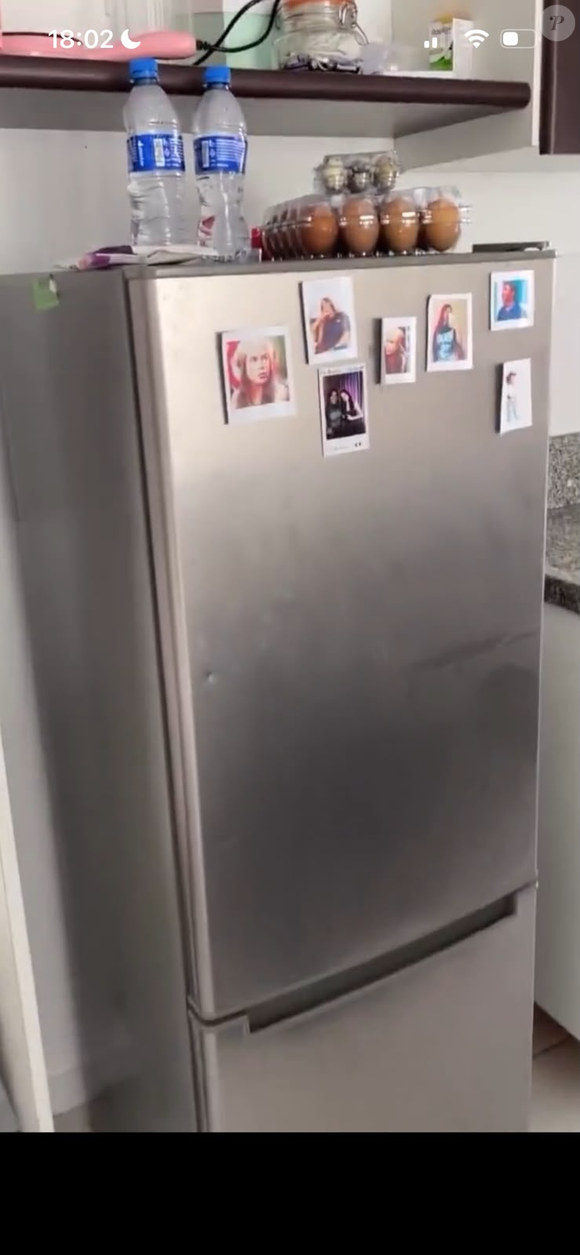 Carol Lekker mostrou detalhes do apartamento onde mora em São Paulo e revelou que está negativada por dívidas