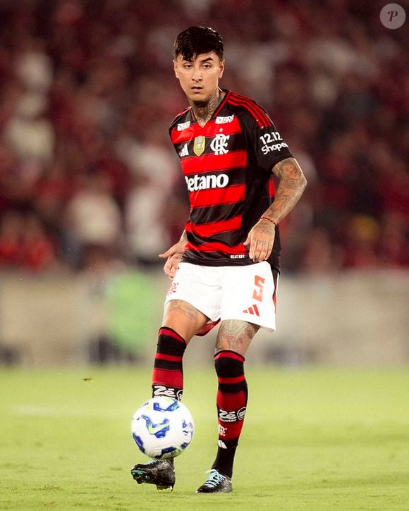 Pulgar passou fome na infância e teve ajuda de colegas de time para se alimentar, revelaram ex-jogadores