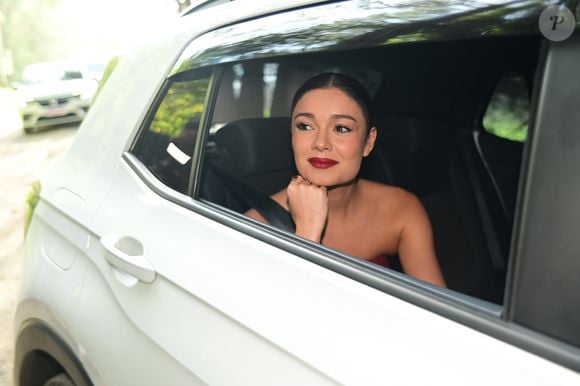 Sophie Charlotte apostou em um vestido tomara que caia para a festa, apesar de não ter mostrado a peça