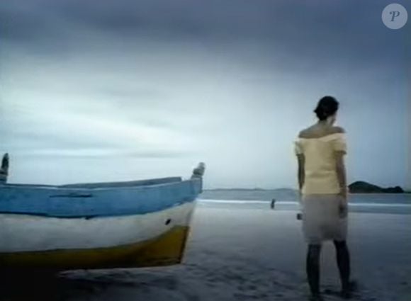 Modelo Fernanda Vogel morreu aos 20 anos: em um de seus últimos comerciais, ela interpretava uma suicida que se dirigia até o mar