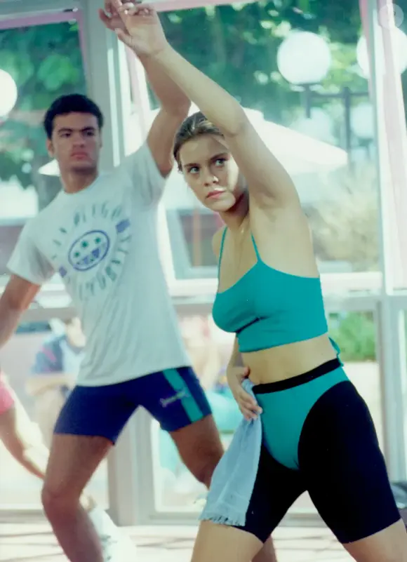 Carolina Dieckmmann apareceria de calcinha e sutiã em ‘Malhação’, mas polêmica fez cena ser regravada às pressas