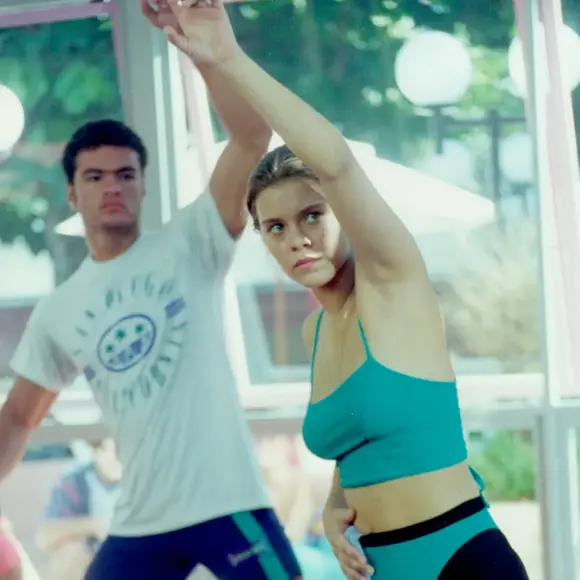 Carolina Dieckmmann apareceria de calcinha e sutiã em ‘Malhação’, mas polêmica fez cena ser regravada às pressas