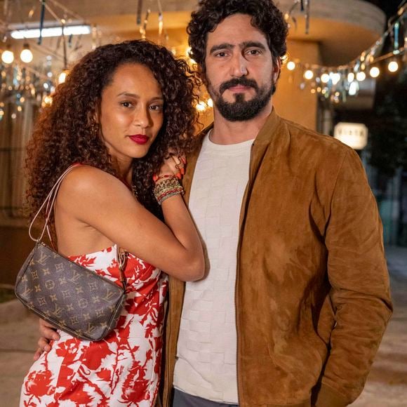 Raquel (Taís Araujo) e Ivan (Renato Góes) passam a noite juntos em um hotel