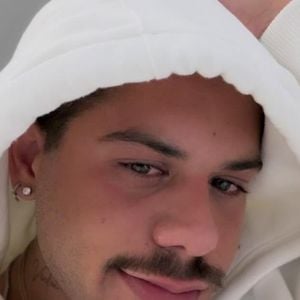 Zé Felipe desabafa sobre vício em remédios e crises de ansiedade: 'O que eu estou fazendo da minha vida?'