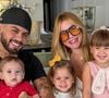 Zé Felipe é esposo de Virginia Fonseca e pai de José Leonardo, de Maria Alice e de Maria Flor.