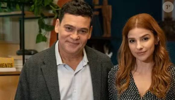 Claudio Gabriel vive Henrique, pai de Juquinha (Gabriela Medvedovski) na novela 'Três Graças'