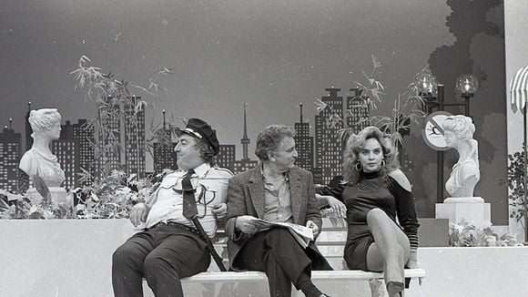 Morre, aos 83 anos, humorista Theobaldo, o Guarda Juju de 'A Praça é Nossa'; há uma década, famoso expôs mágoa com Carlos Alberto de Nóbrega: 'Fui descartado'